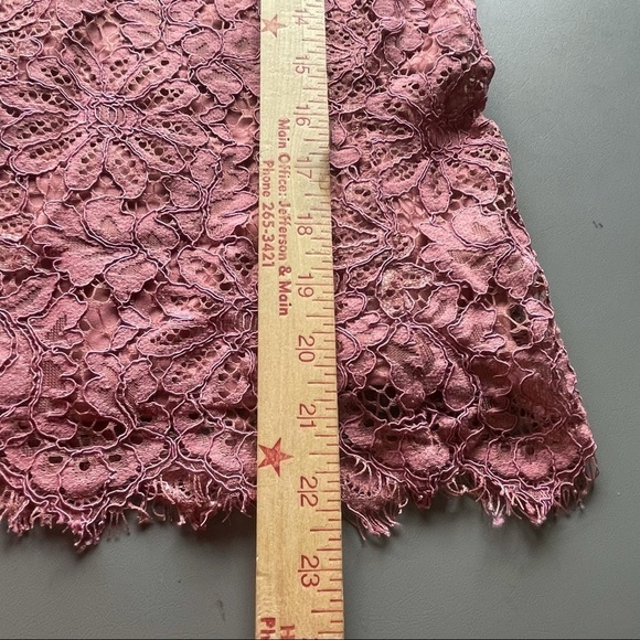 Nanette by Nanette Lepore Lace Blouse Ruffled Sleeves Scalloped Hem Size Medium - Picture 11 of 11